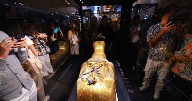 تابوت توت عنخ آمون الذهبي.. ترميم يكشف تفاصيل مخفية بعد 100 عام بالمتحف الكبير