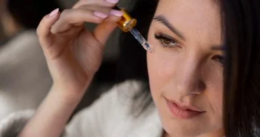 فوق الأربعين.. طبيبة جلدية تكشف سر استعادة نضارة البشرة بوصفة منزلية بسيطة