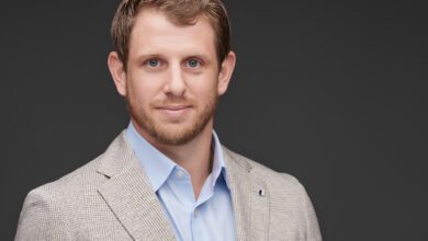 توم كلارك، شريك في مكتب "هايدريك آند سترغلز" بدبي، ورئيس مشارك لممارسات التكنولوجيا والخدمات في منطقة الشرق الأوسط وشمال أفريقيا