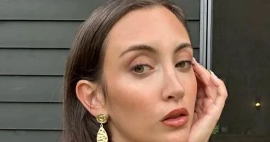 مكياج سريع قبل الخروج: خبيرات تجميل يكشفن 5 خطوات لإطلالة جذابة في دقائق