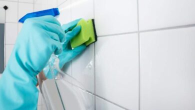 هيرجع كأنه جديد.. طريقة تنظيف سيراميك المطبخ والحمام من الاصفرار والترسبات بمكون ميخطرشي على بالك بدون تعب أو مجهود 