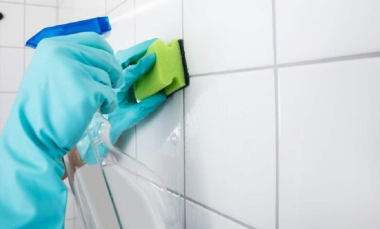 هيرجع كأنه جديد.. طريقة تنظيف سيراميك المطبخ والحمام من الاصفرار والترسبات بمكون ميخطرشي على بالك بدون تعب أو مجهود 