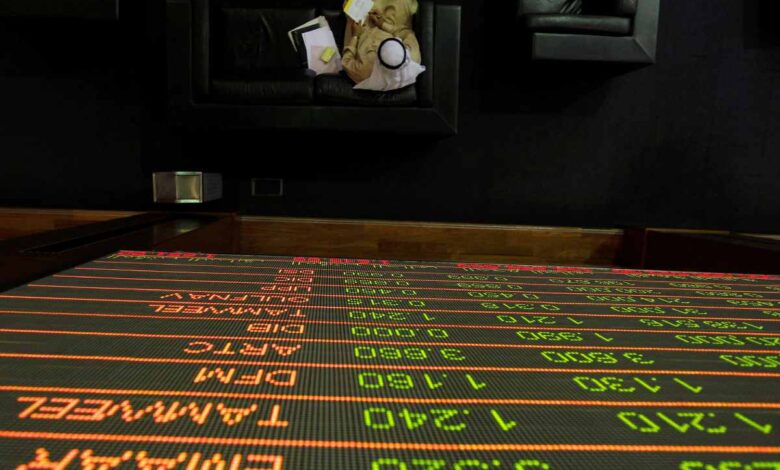 أداء متباين لأسواق الخليج بفعل مخاوف من خفض الفائدة - Reuters