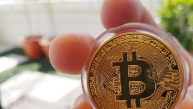 الكلمة المفتاحية: بتكوين بتكوين ينفصل عن الأسهم: لماذا يتراجع رغم صعود ستاندرد آند بورز؟