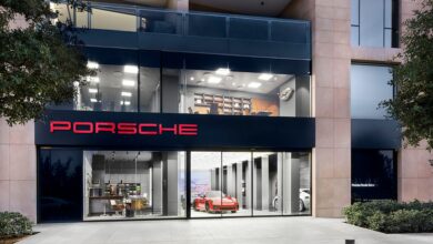 الكلمة المفتاحية: بورشة تعطيل آلاف السيارات: تحقيق يكشف كيف قد تدفع "بورشة" ثمن العقوبات في روسيا