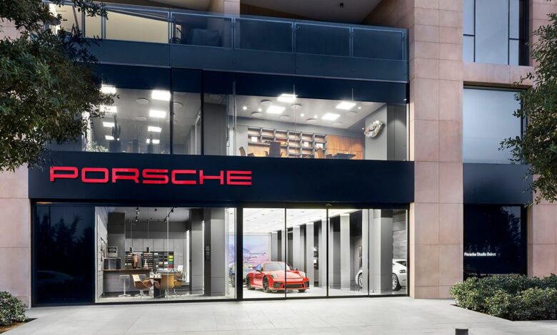 الكلمة المفتاحية: بورشة تعطيل آلاف السيارات: تحقيق يكشف كيف قد تدفع "بورشة" ثمن العقوبات في روسيا