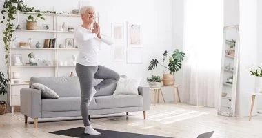 اللياقة بعد الخمسين: 5 عادات ذهبية تحافظ على صحتك ونشاطك.