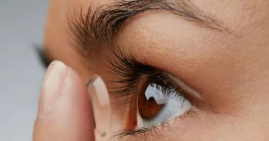 عادة غير صحية تهدد بصرك: هكذا تدمر عينيك وأنت لا تدري.