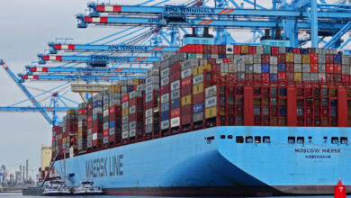 ميرسك تعود للبحر الأحمر: ما الذي ستجنيه مصر وقناة السويس من استئناف الملاحة؟