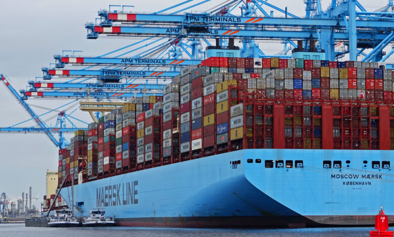 ميرسك تعود للبحر الأحمر: ما الذي ستجنيه مصر وقناة السويس من استئناف الملاحة؟