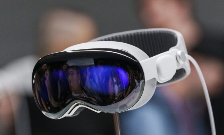 آبل تقلص إنتاج Vision Pro بعد ضعف الإقبال: هل انتهى حلم النظارة الذكية؟