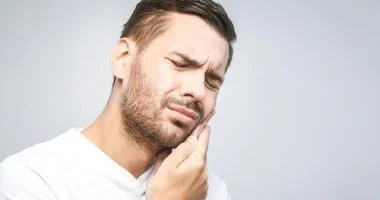 ألم الأسنان والتهاب الجيوب الأنفية: طبيب يوضح العلاقة المحتملة وكيفية التمييز بينهما
