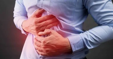 التهاب المعدة يهاجمك؟ دليل غذائي يهدئ ألمك ويحميك من المضاعفات