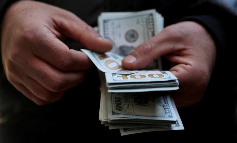 استهل الدولار تداولات عام 2026 بأداء ضعيف - Reuters