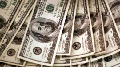 استهل الدولار التداول في عام 2026 بارتفاع طفيف، اليوم الجمعة، بعد أن تراجع أمام معظم العملات في العام الماضي - Reuters