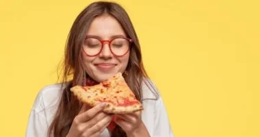 الرغبة الشديدة في الأكل ليلًا: 5 أسباب علمية وخطوات عملية للسيطرة عليها