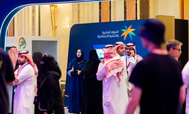 قرارات التوطين الجديدة شملت عشرات الوظائف في السعودية - hrsd.gov.sa