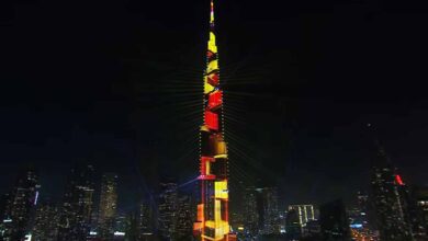 تستعد الإمارات لاستقبال العام الميلادي الجديد بمشهد احتفالي غير مسبوق، عبر عروض نارية وضوئية استثنائية