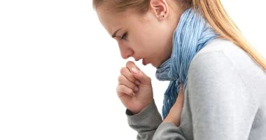 الكحة الشتوية: هل طول مدتها مؤشر خطر أم مجرد طبيعة الموسم؟