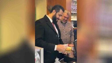 الشرع ظهر في فيديو وهو يتعامل بالليرة السورية الجديدة - Social Media