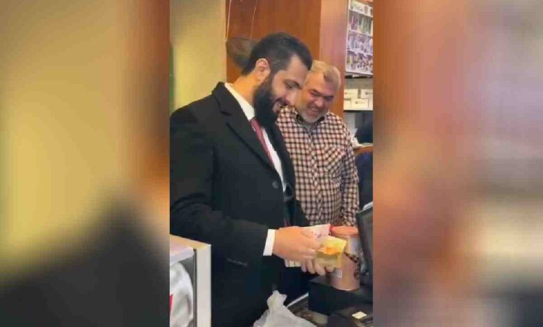 الشرع ظهر في فيديو وهو يتعامل بالليرة السورية الجديدة - Social Media