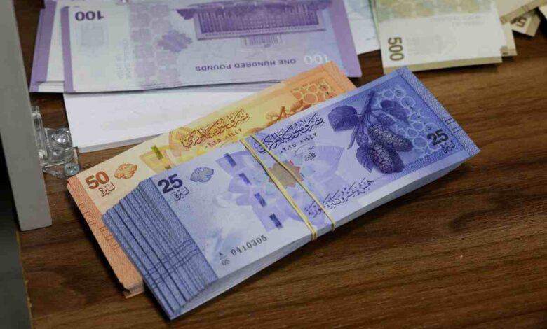الليرة السورية الجديدة دخلت حيز التداول في بداية يناير 2026 - Reuters