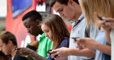 جيل Z يفكك العربية بـ "الفرانكو": هل هي مجرد موضة أم أزمة هوية؟