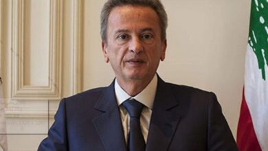 القضاء اللبناني أصدر مذكرة اتهام بحق حاكم مصرف لبنان السابق رياض سلامة ومحاميين آخرين بتهم اختلاس المال العام والتزوير والإثراء غير المشروع