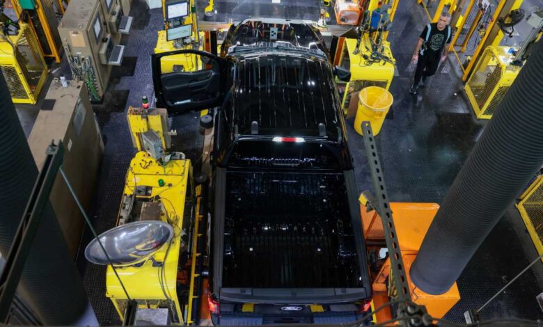 عجز قياسي يهز الاقتصاد الأمريكي: 145 مليار دولار في الميزان التجاري.