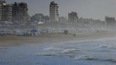 تنتظر شعث مهمة إعادة بناء البنية التحتية المدمرة في القطاع، وإزالة ما يقدر بنحو 68 مليون طن من الأنقاض والذخائر غير المنفجرة - Reuters