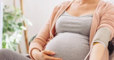 نصائح ذهبية للحوامل: كيف تحمين صحتكِ وجنينكِ من برد الشتاء؟