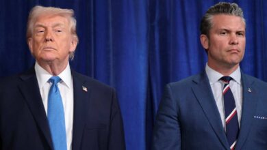 ترامب ووزير دفاعه في مؤتمر صحفي بعد اعتقال مادورو - Reuters